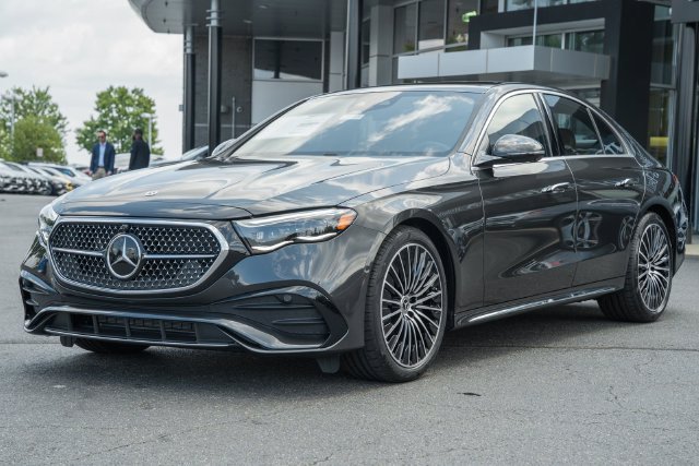New 2027 Mercedes-Benz E 450 4MATIC Sedan image 3