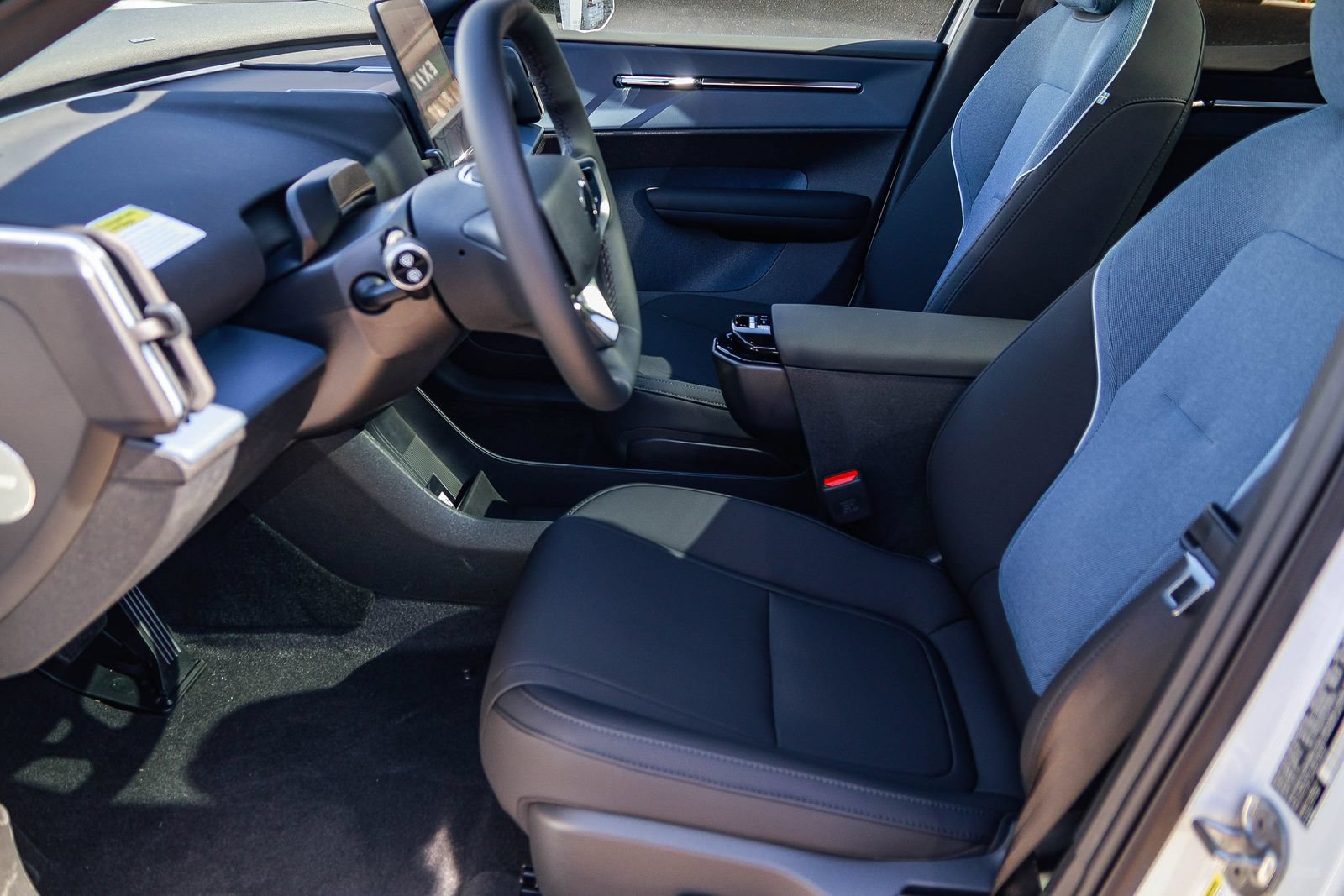 New 2026 Volvo EX30 Plus w/ Climate Package AWD/4WD image 19