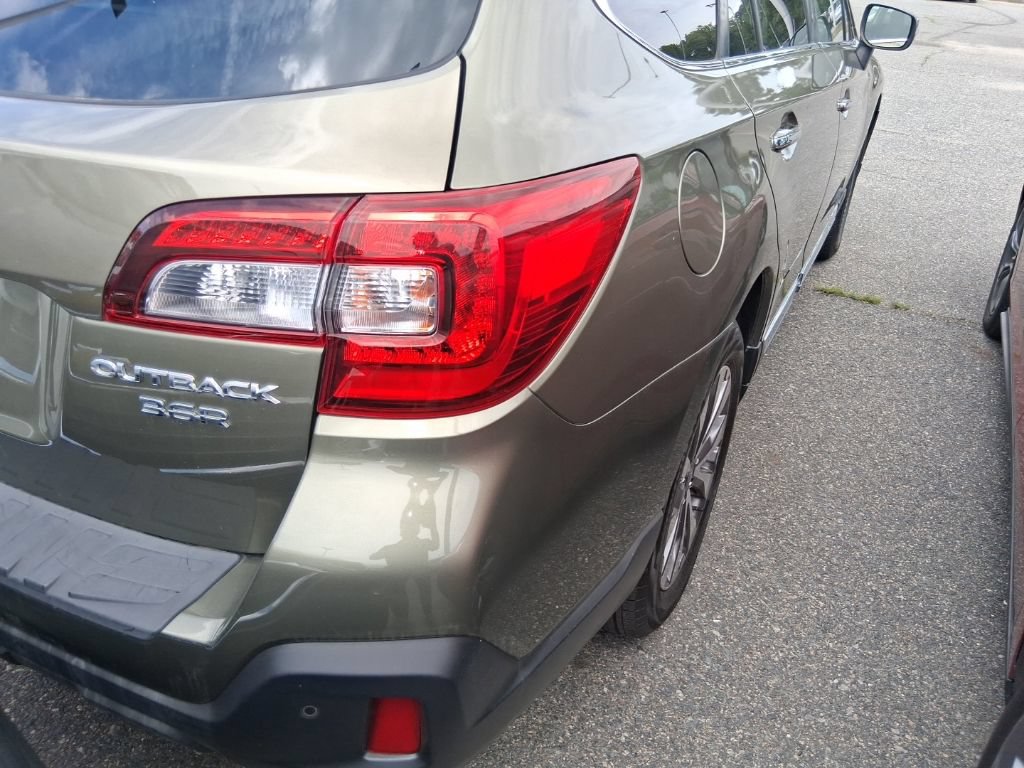 Used 2019 Subaru Outback 3.6R Touring AWD/4WD image 5