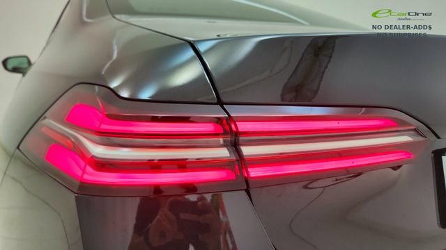 Used 2027 BMW 530i w/ M Sport Package RWD image 25
