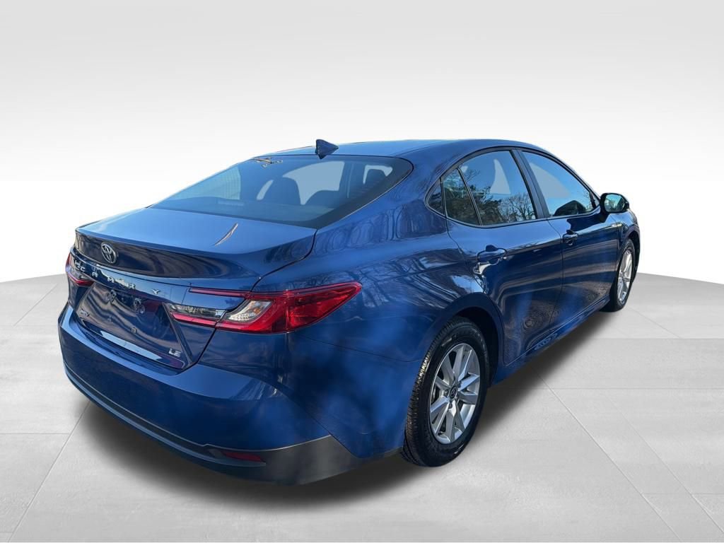 Used 2025 Toyota Camry LE image 5