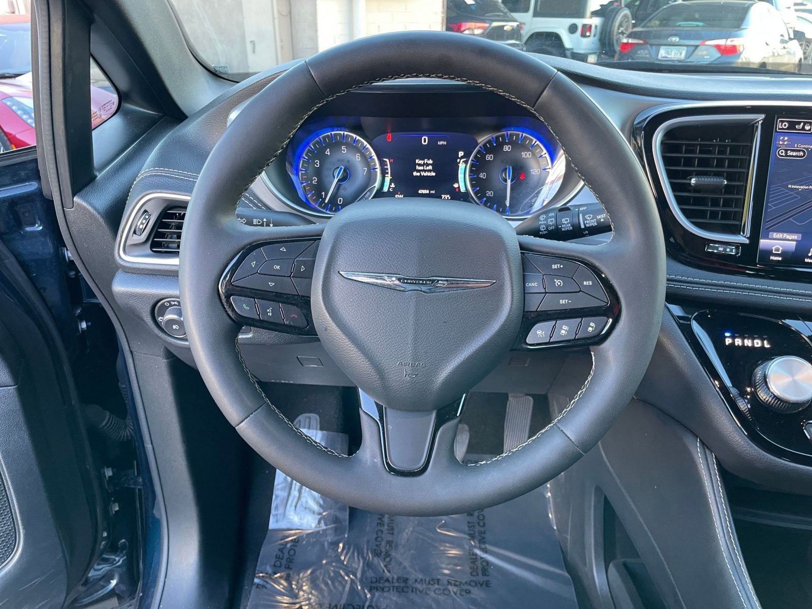 Used 2025 Chrysler Pacifica Limited image 30