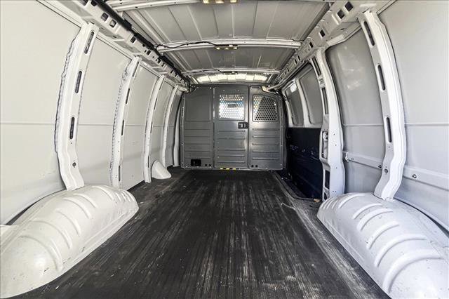 Used 2022 Chevrolet Express 2500 w/ Driver Convenience Package image 6