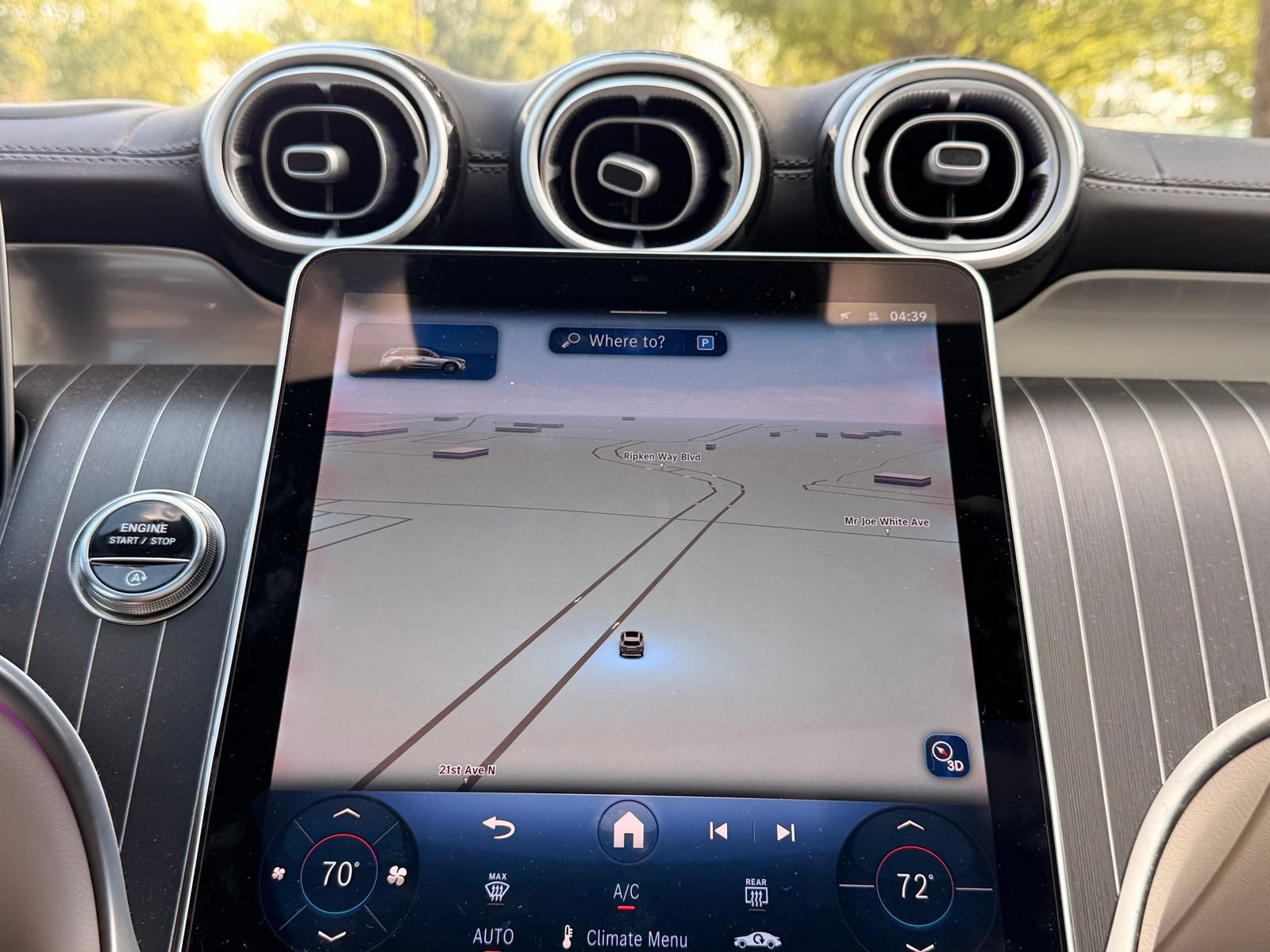 Certified 2025 Mercedes-Benz GLC 300 image 4