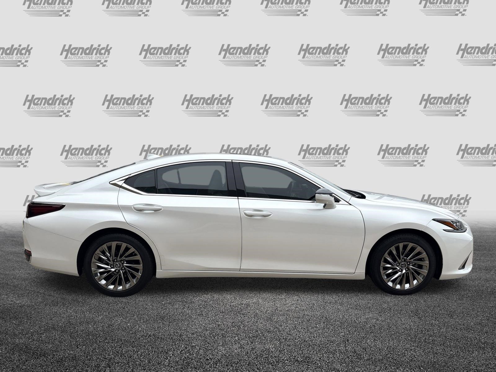 Used 2024 Lexus ES 300h w/ Accessory Package (Z2) FWD image 11