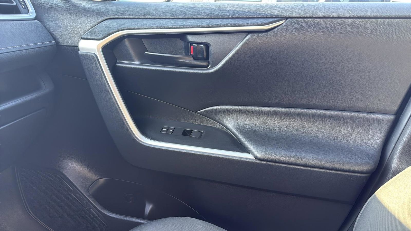 Used 2024 Toyota RAV4 LE FWD image 24