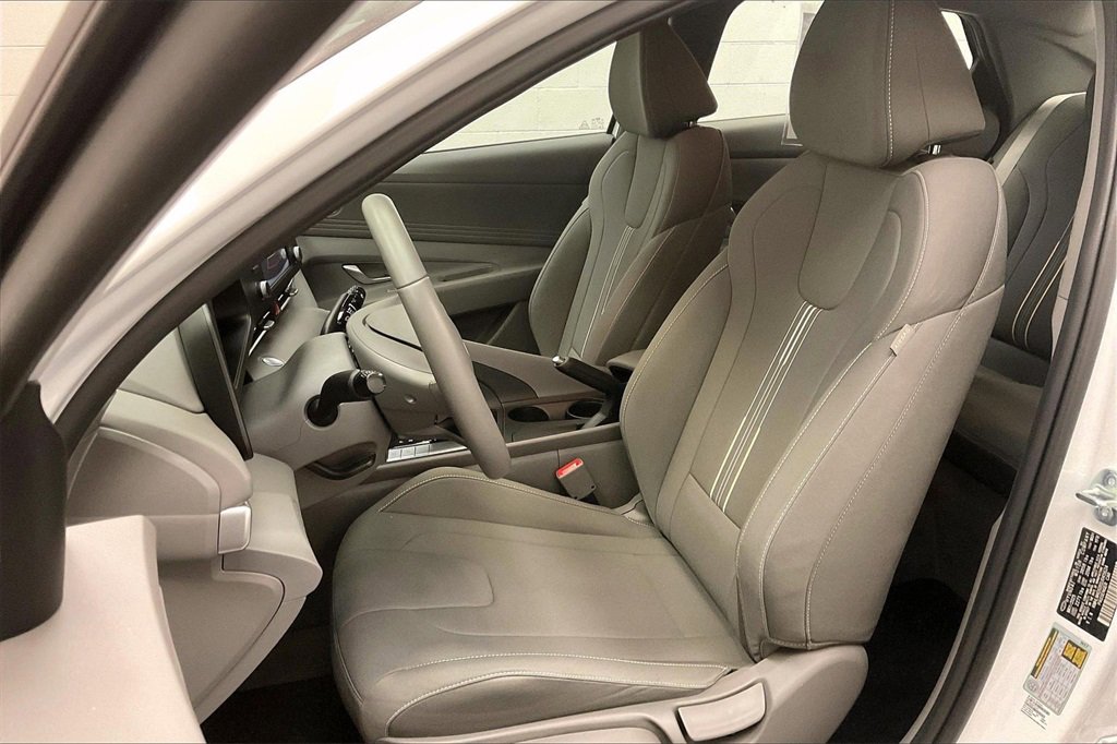 Certified 2025 Hyundai Elantra Sport w/ Cargo Package image 16