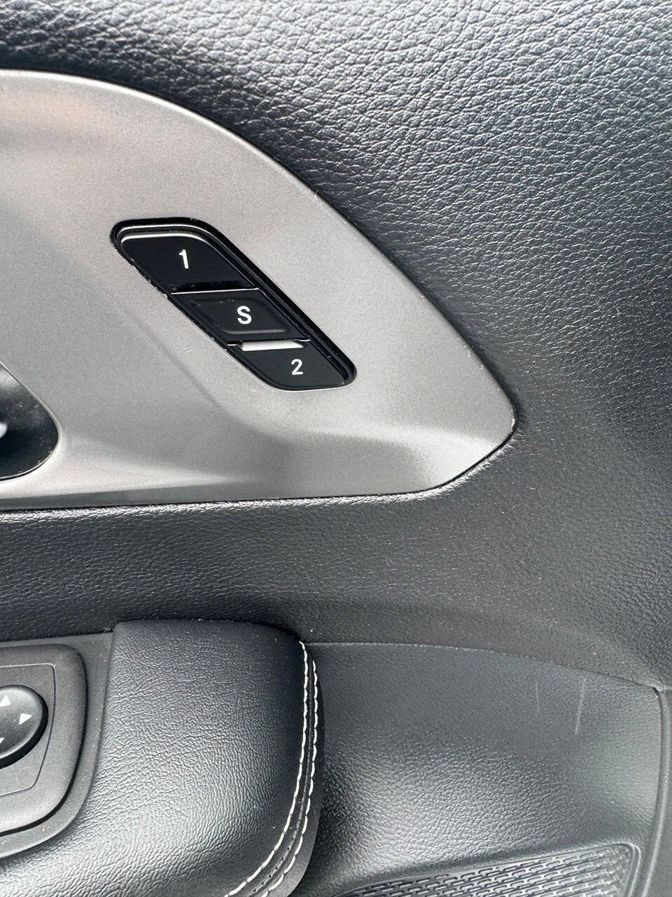 Used 2025 Chrysler Pacifica Select FWD image 20