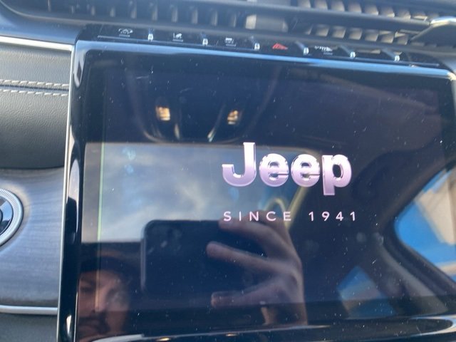 Used 2022 Jeep Grand Cherokee Limited image 16