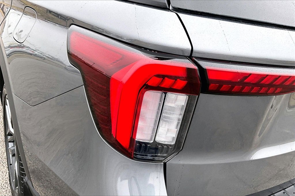 Used 2025 Ford Explorer ST-Line w/ ST-Line Street Pack image 28