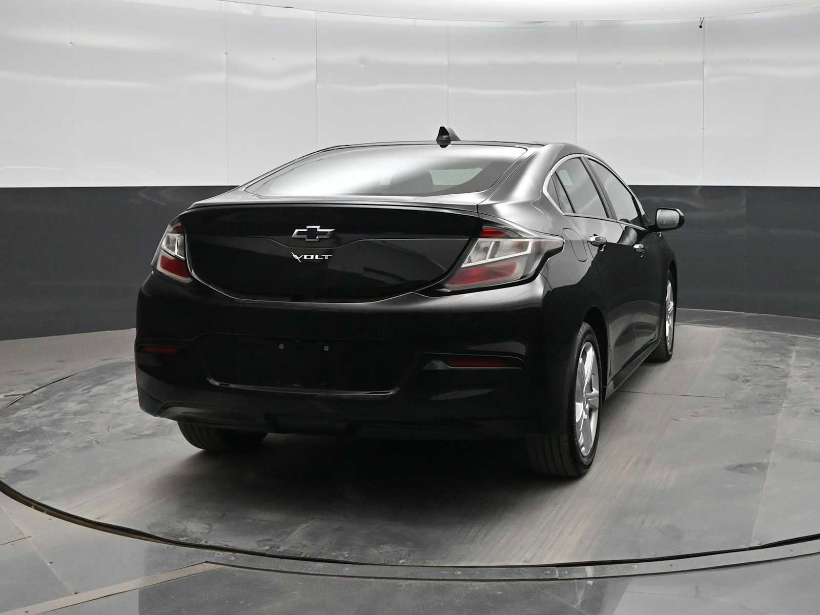Used 2018 Chevrolet Volt LT w/ Comfort Package FWD image 6