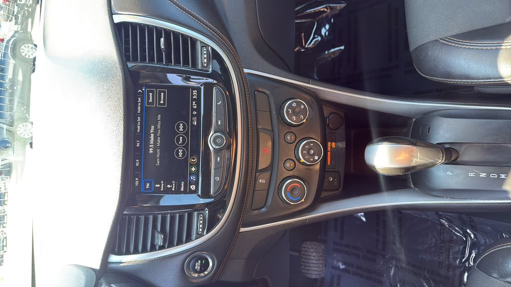 Used 2019 Chevrolet Trax LT w/ LT Convenience Package FWD image 18
