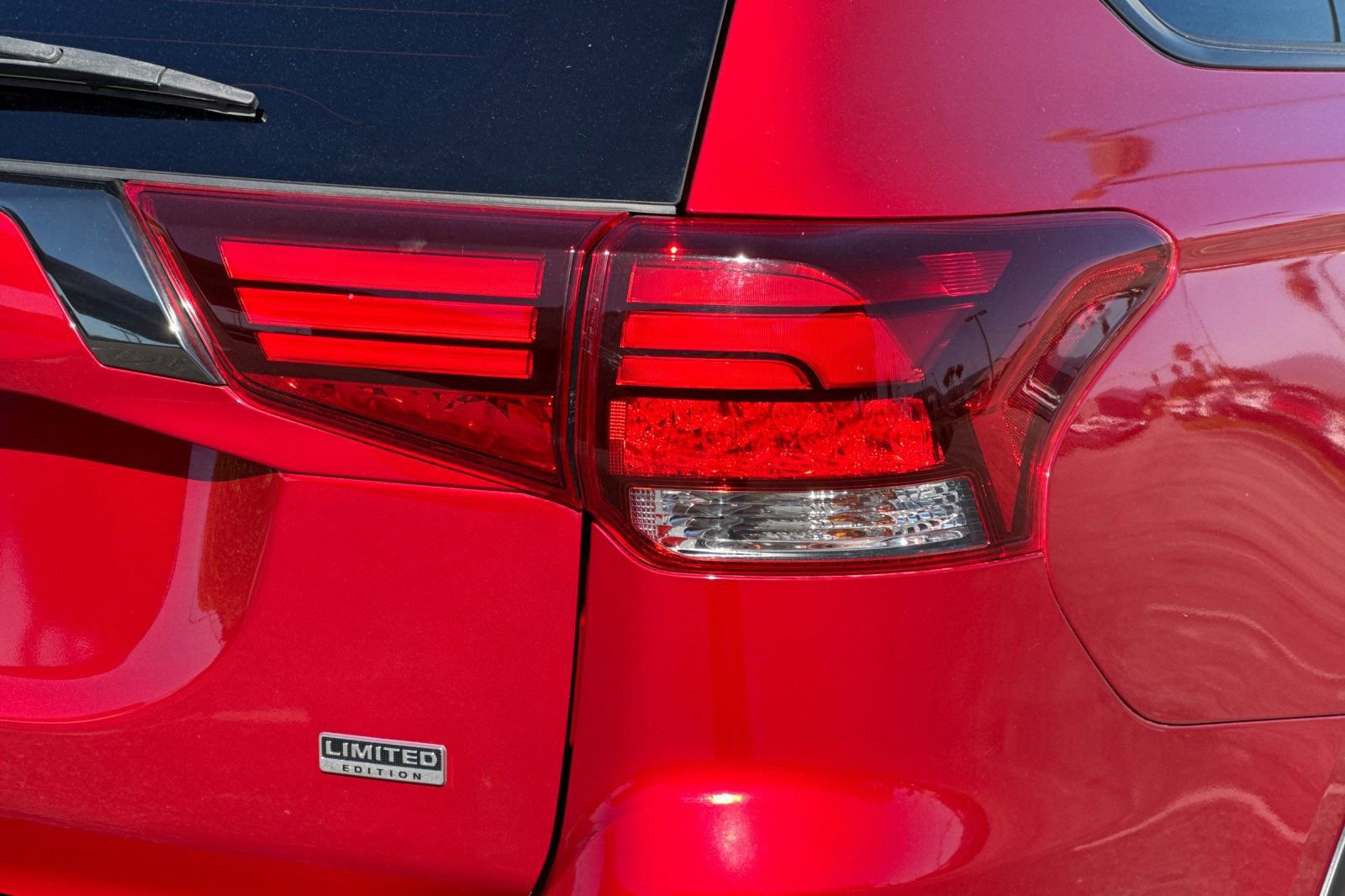 Used 2020 Mitsubishi Outlander LE image 28