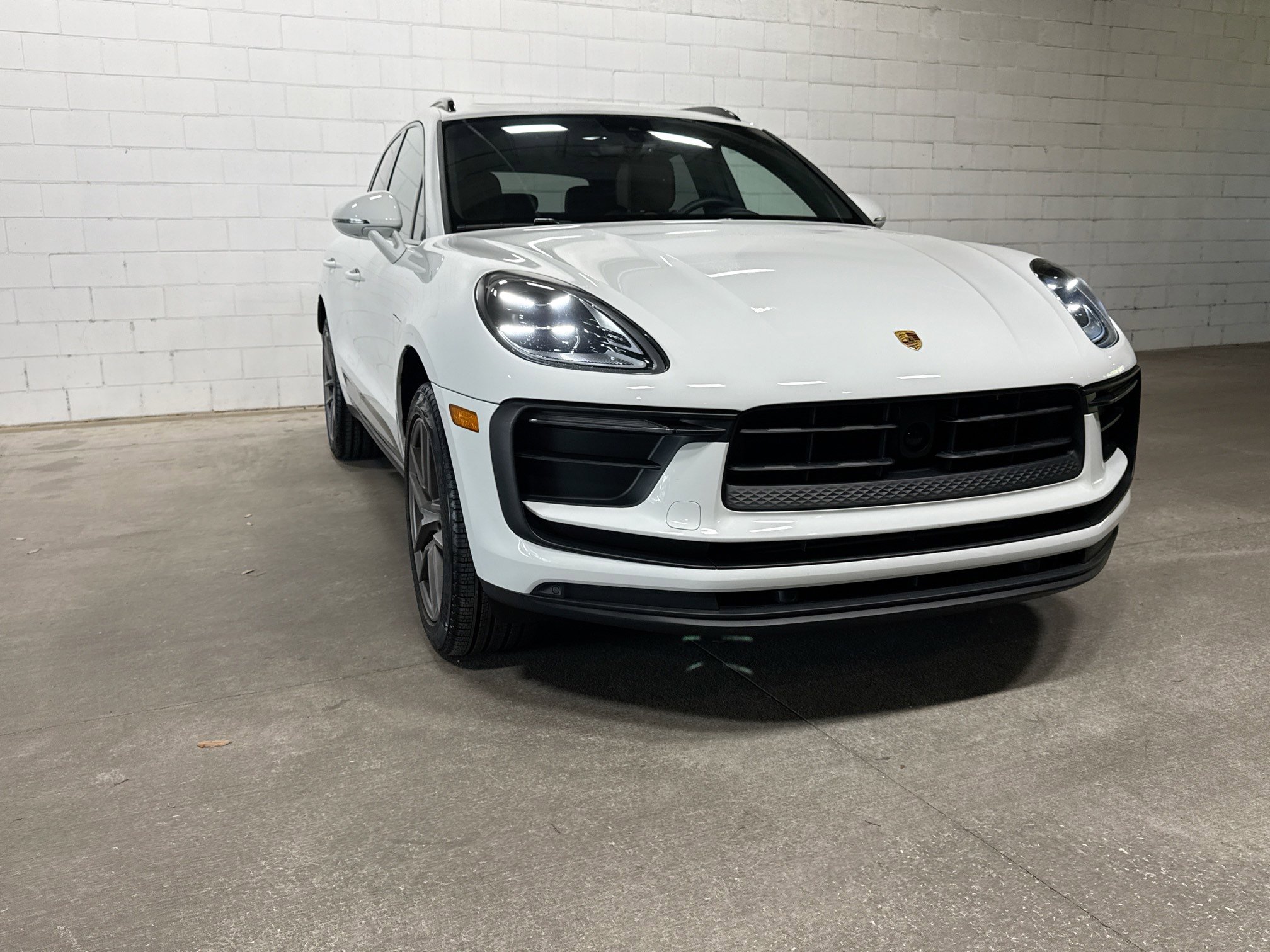Certified 2026 Porsche Macan AWD/4WD image 6