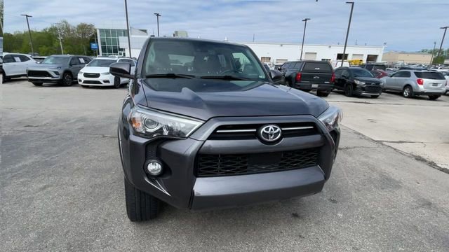 Used 2020 Toyota 4Runner SR5 AWD/4WD image 4