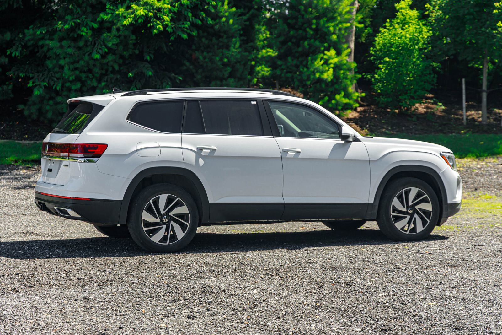 Used 2024 Volkswagen Atlas SE AWD/4WD image 9