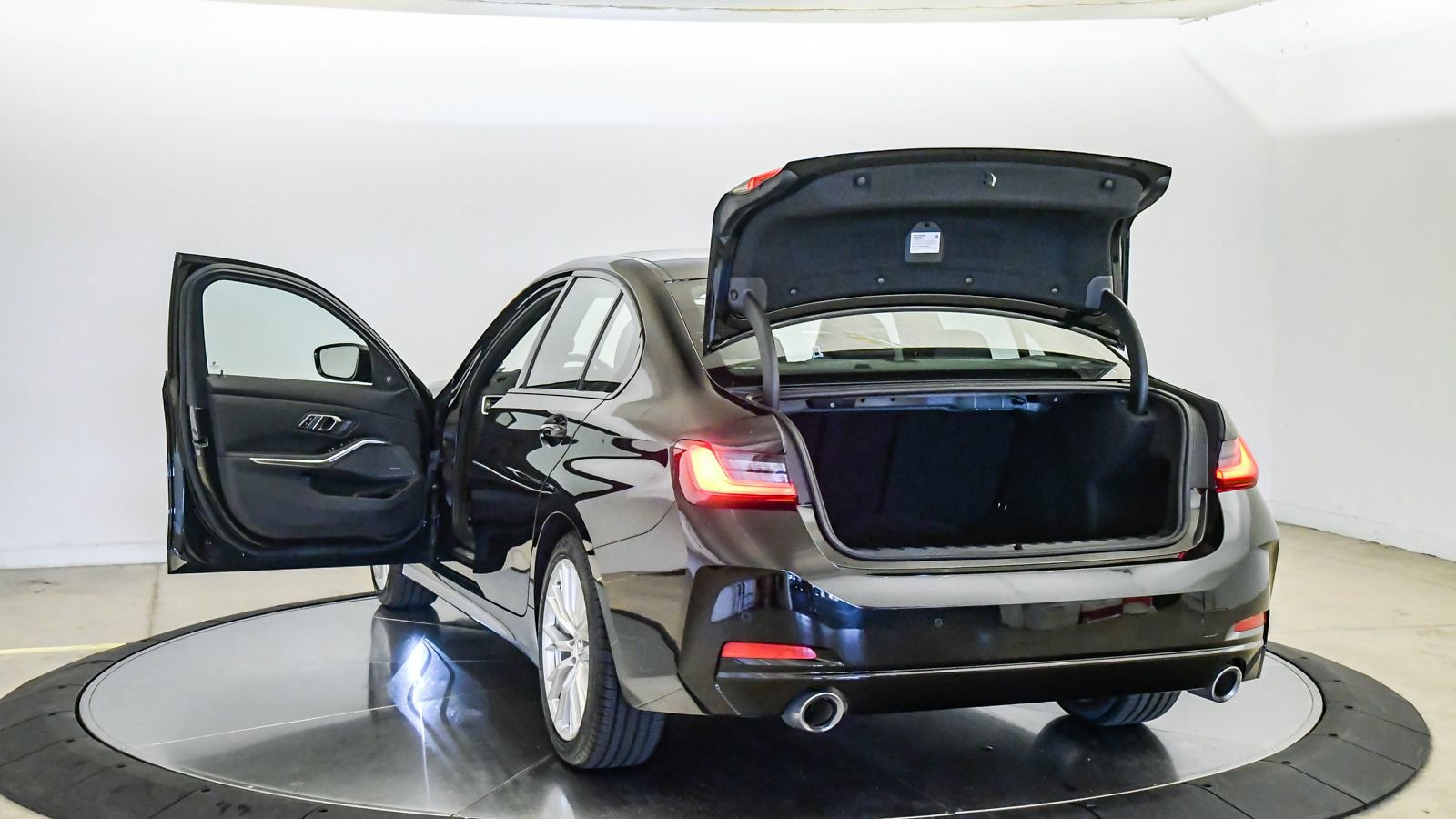 Certified 2023 BMW 330i Sedan w/ Premium Package RWD image 25