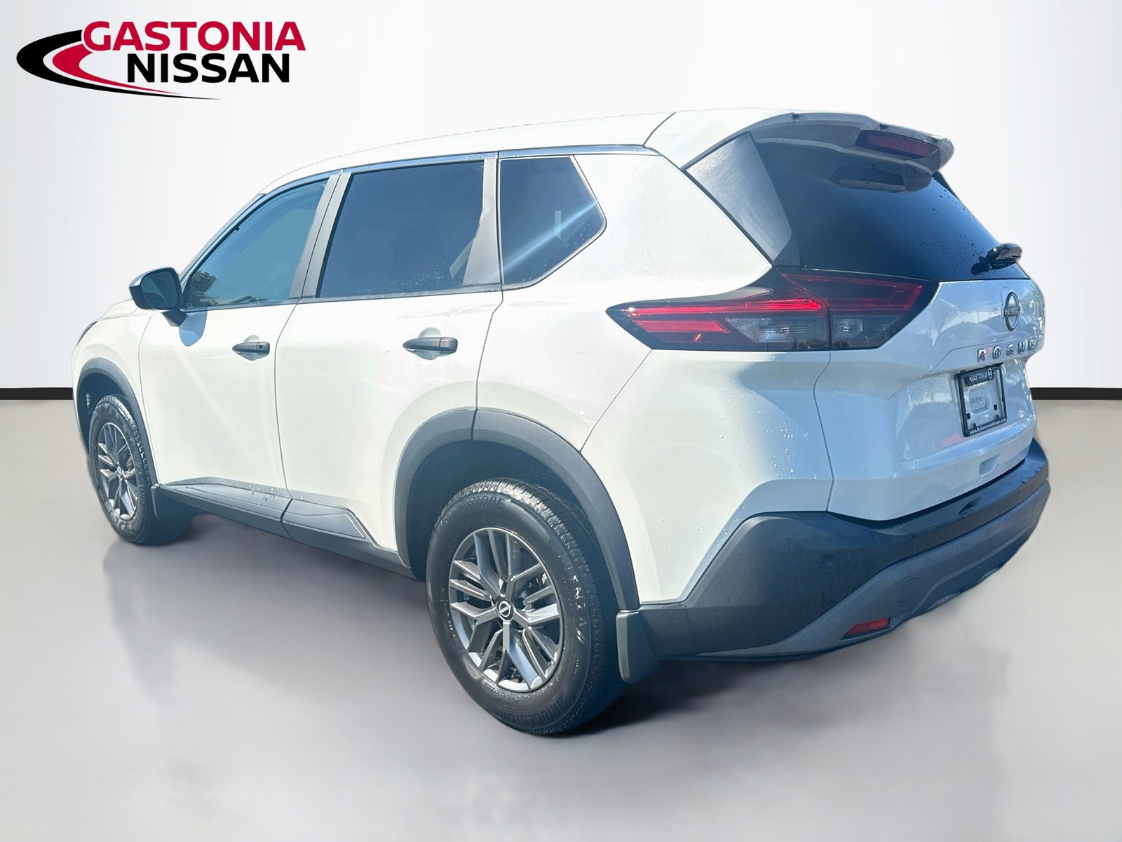 Used 2023 Nissan Rogue S FWD image 6