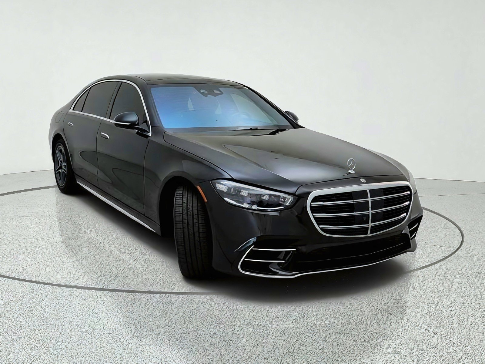 Used 2024 Mercedes-Benz S 580 4MATIC Sedan image 4