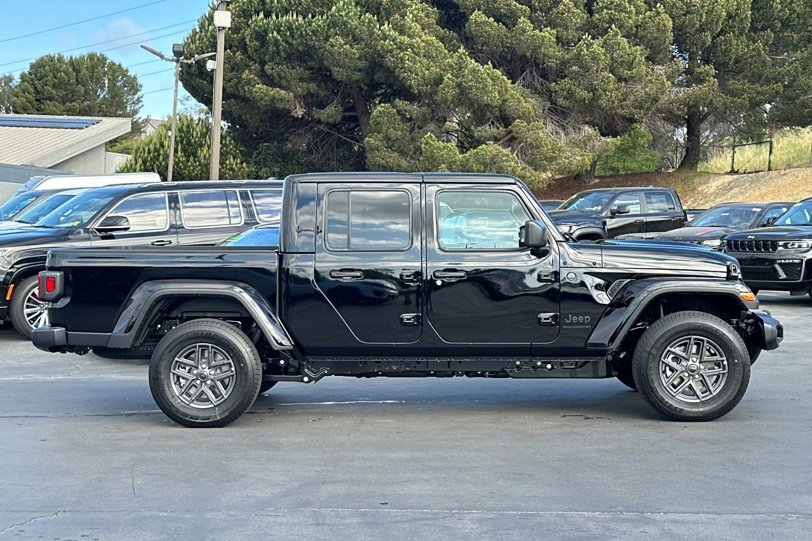 New 2026 Jeep Gladiator Sport image 3