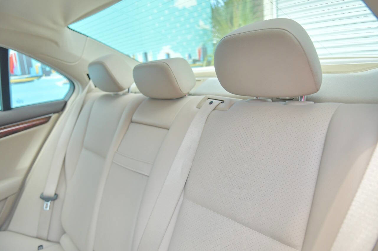 Used 2013 Mercedes-Benz C 300 4MATIC Sedan w/ Multimedia Pkg image 13