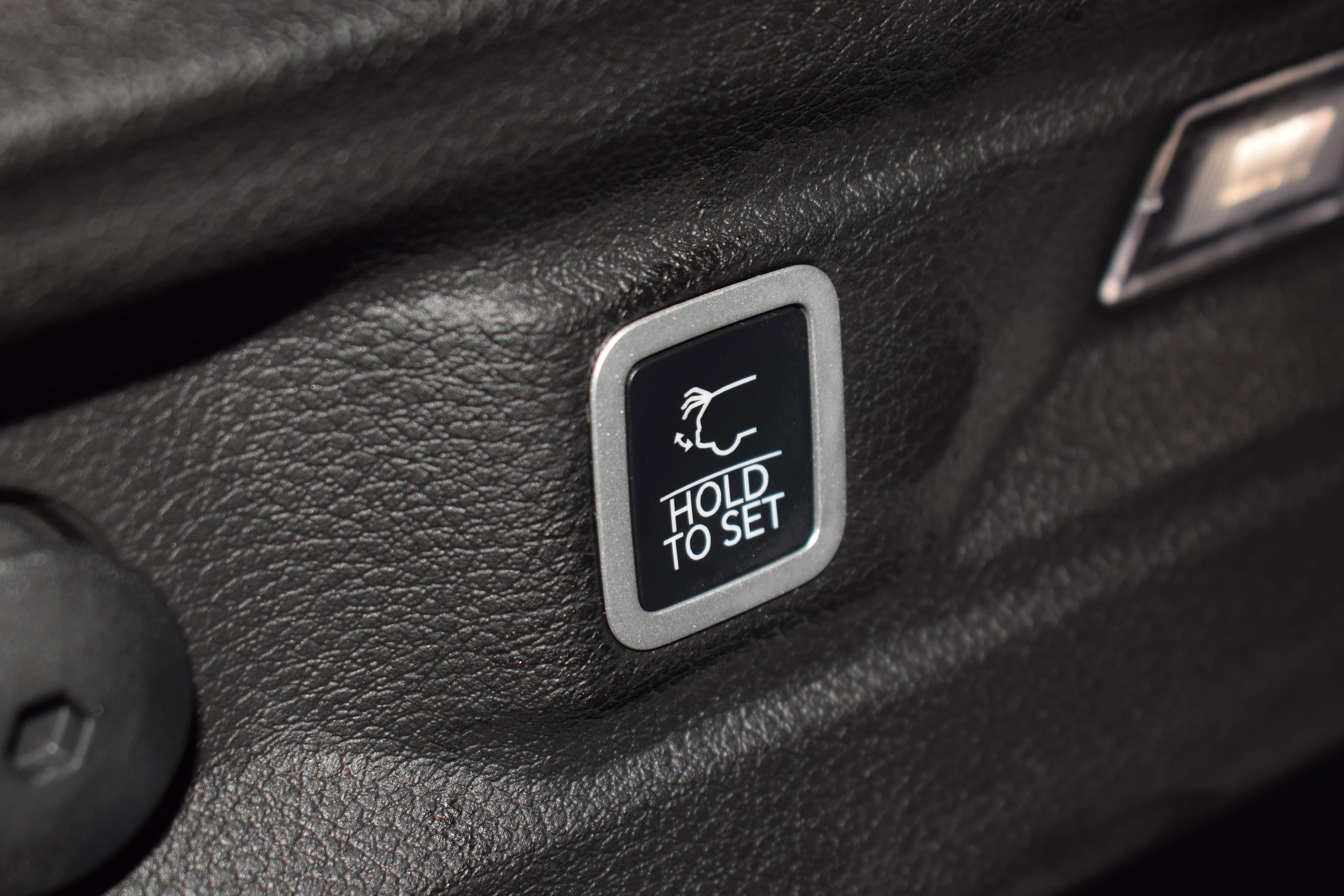 New 2025 Jeep Grand Cherokee L Limited w/ Black Appearance Package image 30