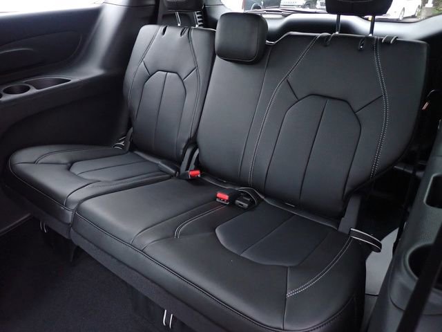 New 2026 Chrysler Pacifica Select image 14