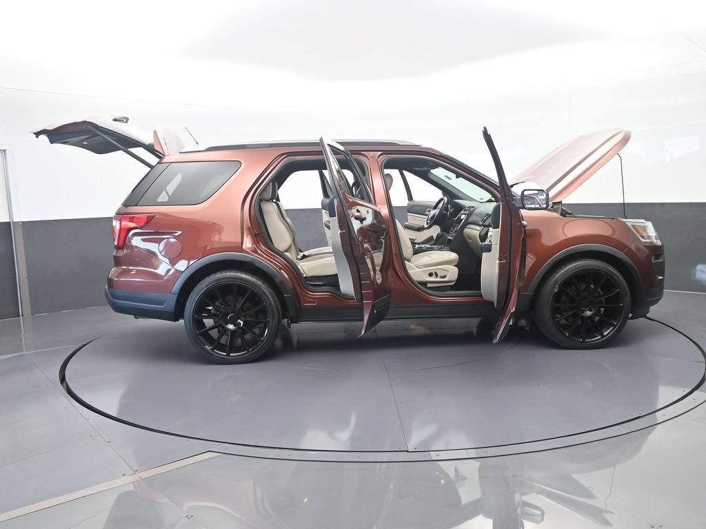 Used 2018 Ford Explorer XLT w/ Equipment Group 202A FWD image 70