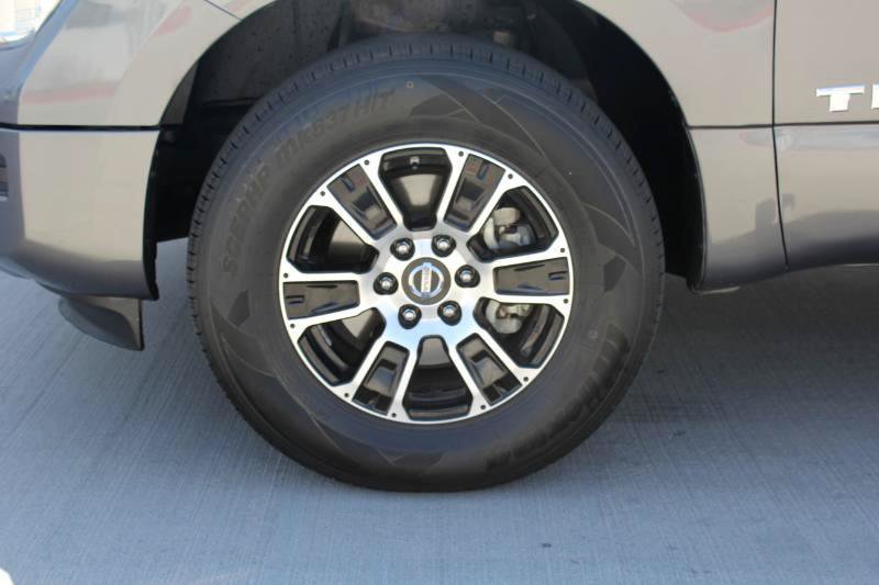 Used 2022 Nissan Titan SV AWD/4WD image 37