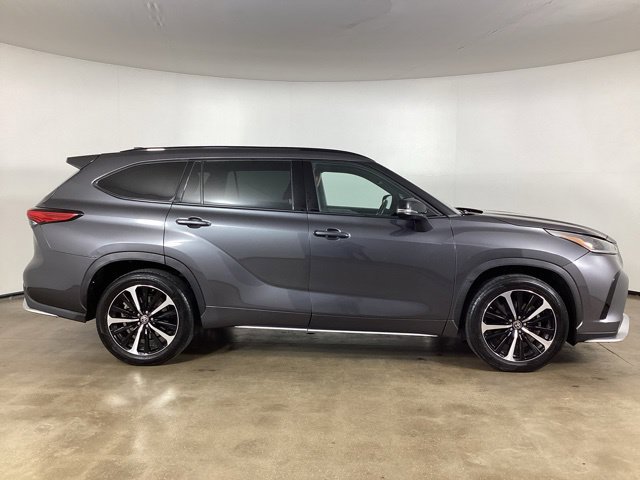 Used 2021 Toyota Highlander XSE AWD/4WD image 4