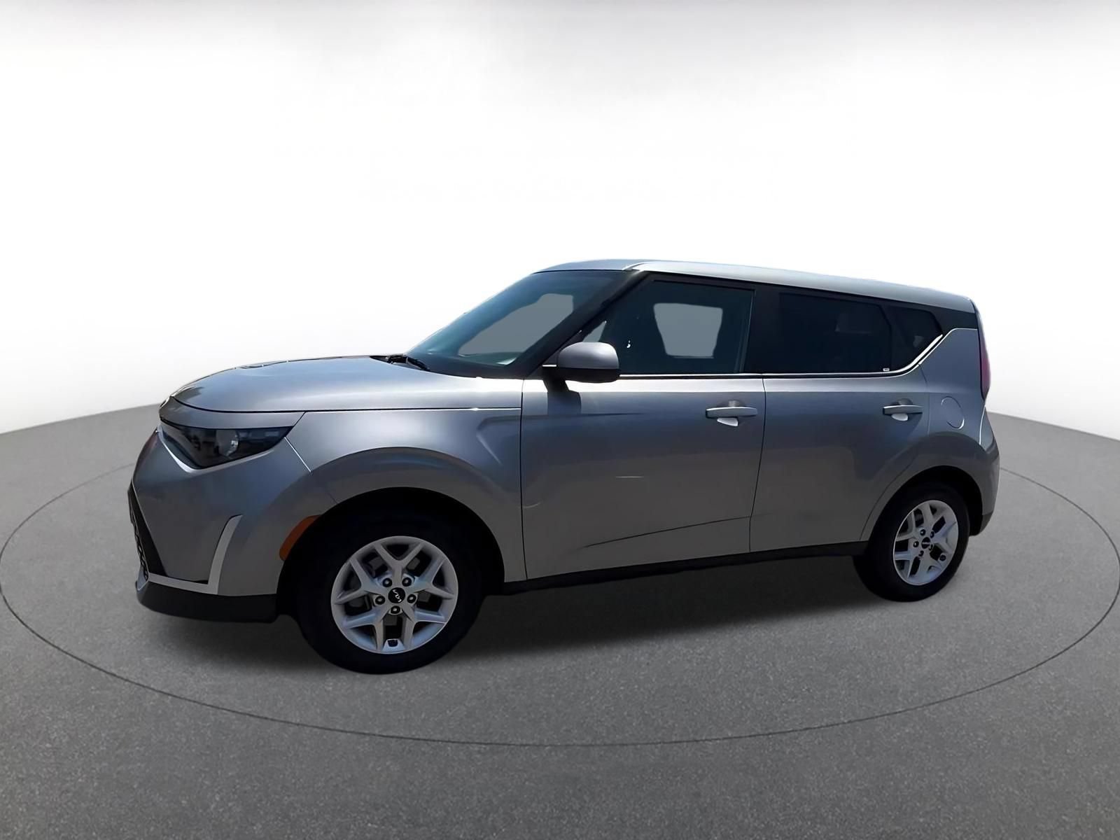 Used 2025 Kia Soul LX w/ LX Technology Package FWD image 8
