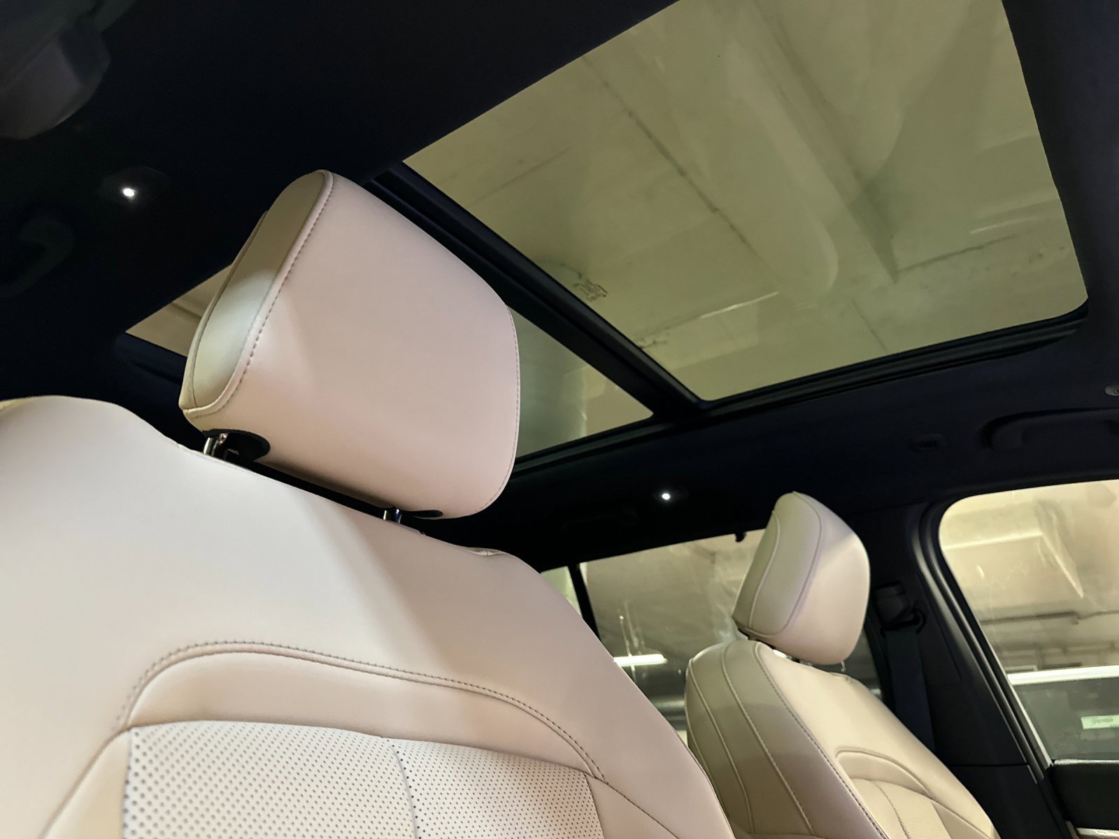 New 2025 Jeep Grand Cherokee Limited w/ Luxury Tech Group II image 16