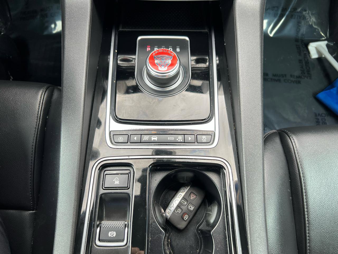 Used 2020 Jaguar F-PACE Premium image 22