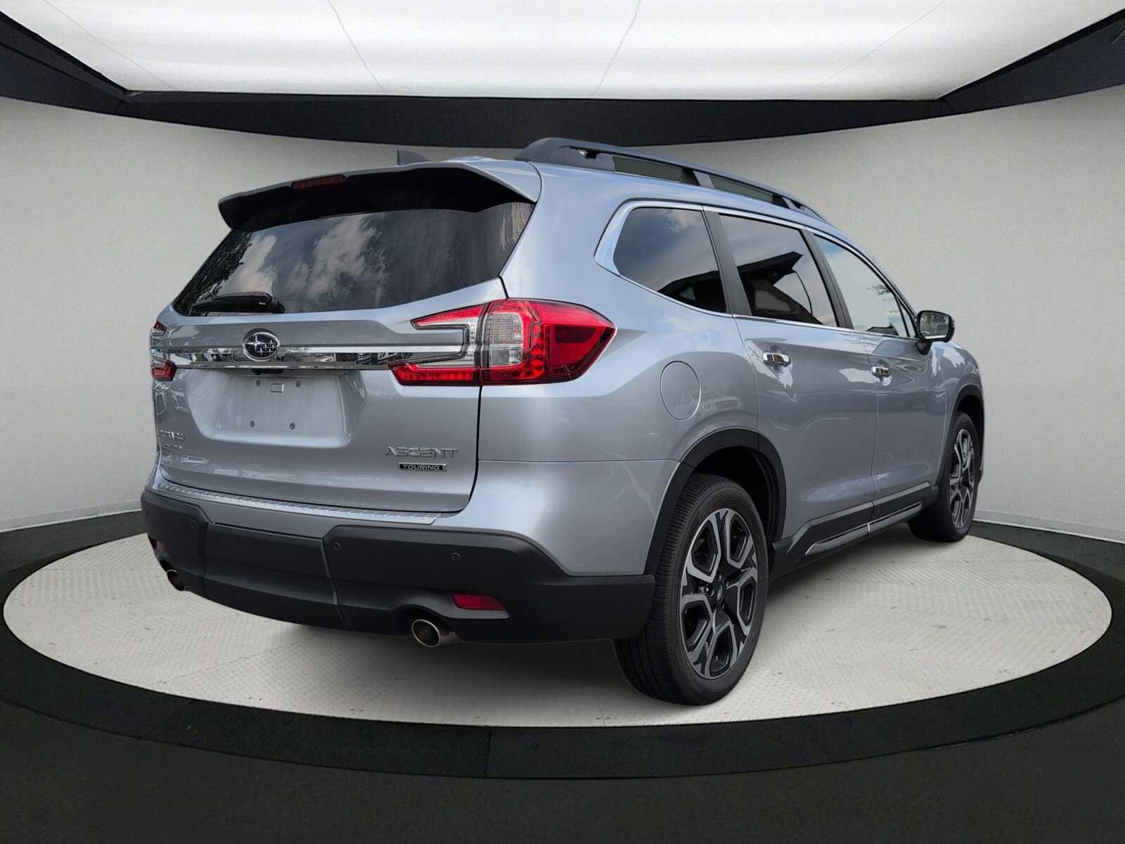 Used 2023 Subaru Ascent Touring AWD/4WD image 8