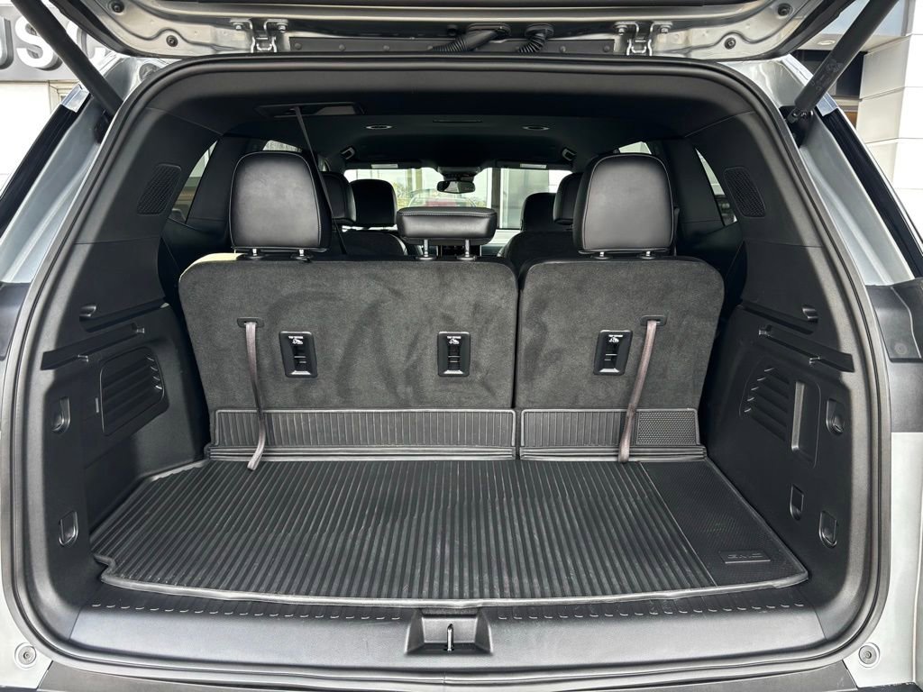 Used 2025 GMC Acadia AT4 w/ LPO, Floor Liner Package image 29