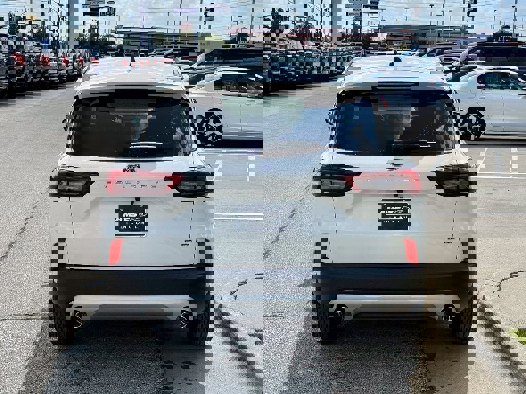 New 2025 Ford Escape SE image 4