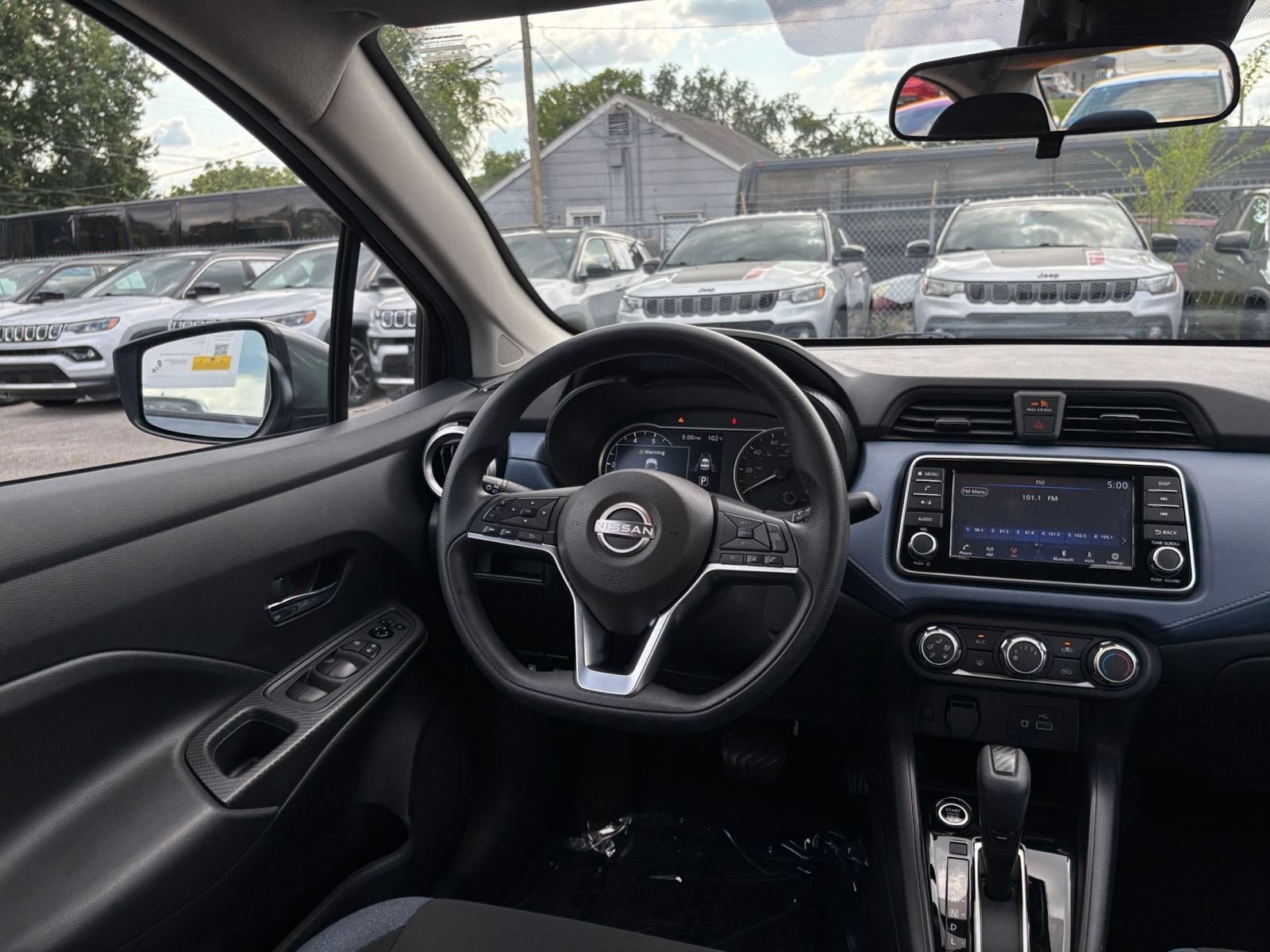 Used 2025 Nissan Versa SV FWD image 33