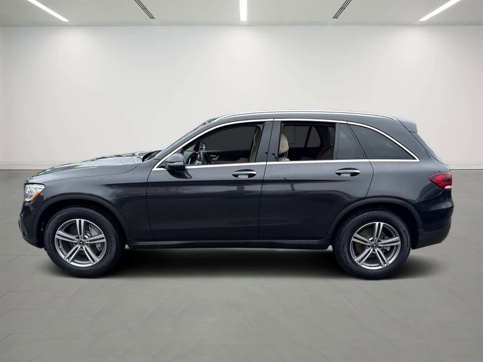 Used 2021 Mercedes-Benz GLC 300 4MATIC image 3