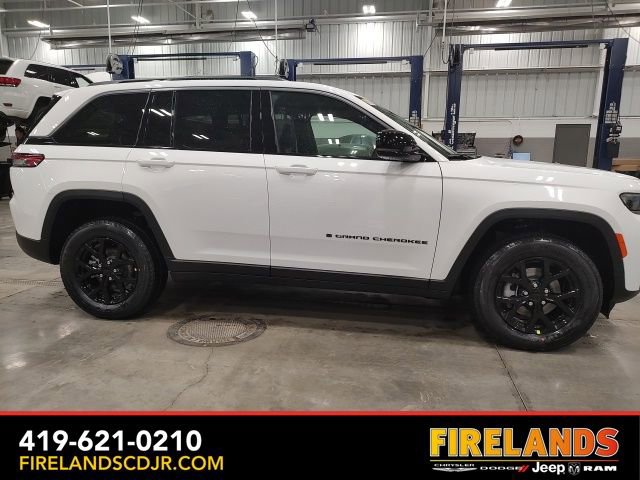 New 2026 Jeep Grand Cherokee Laredo image 2