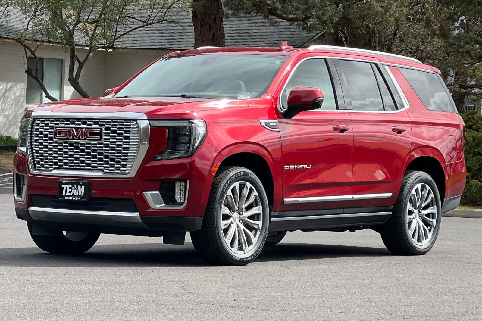 Used 2021 GMC Yukon Denali w/ Denali Premium Package image 8