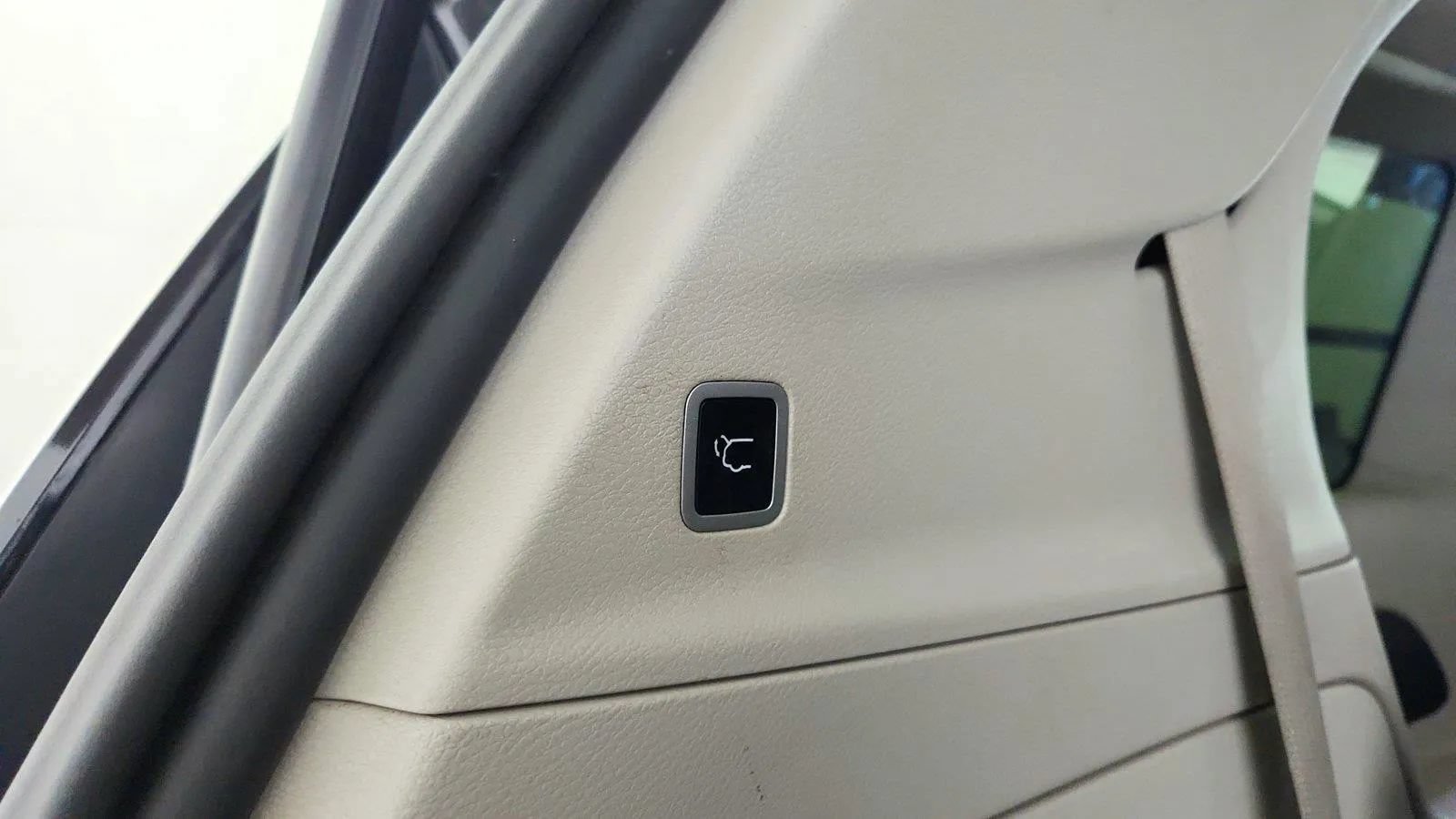Used 2023 Chrysler Pacifica Touring-L FWD image 28