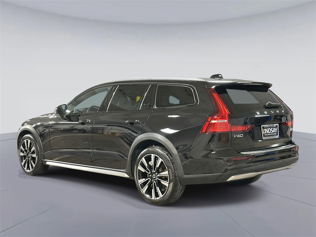 Used 2024 Volvo V60 B5 Cross Country Ultimate image 9
