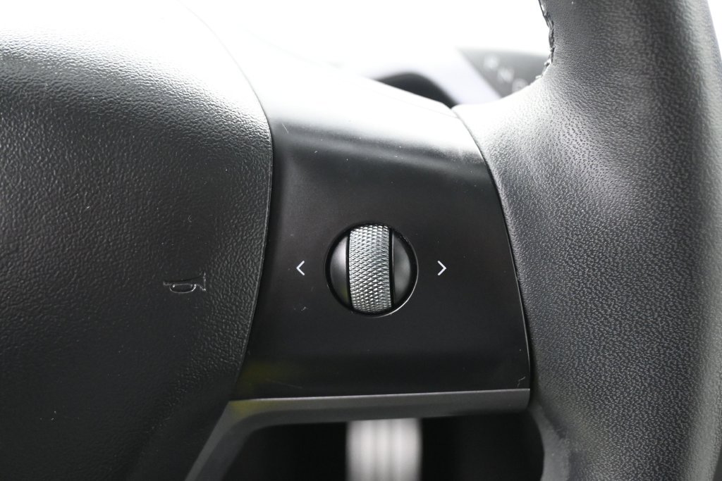 Used 2022 Tesla Model Y Performance AWD/4WD image 17