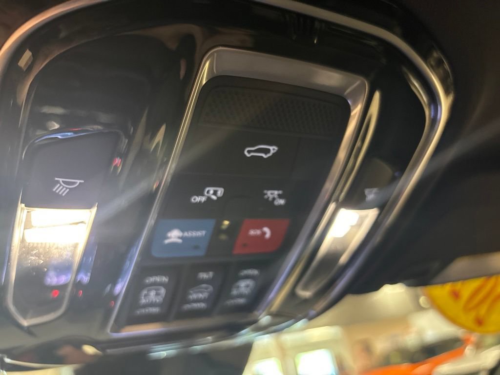 Used 2022 Jeep Grand Cherokee Summit w/ Adv Protech Group IV AWD/4WD image 17