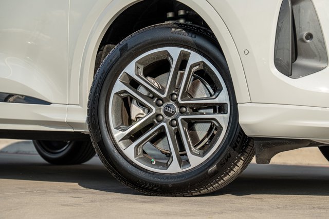 New 2025 Audi Q5 Premium w/ Convenience Package image 2