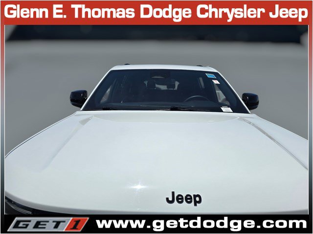 Used 2023 Jeep Grand Cherokee L Laredo RWD image 11
