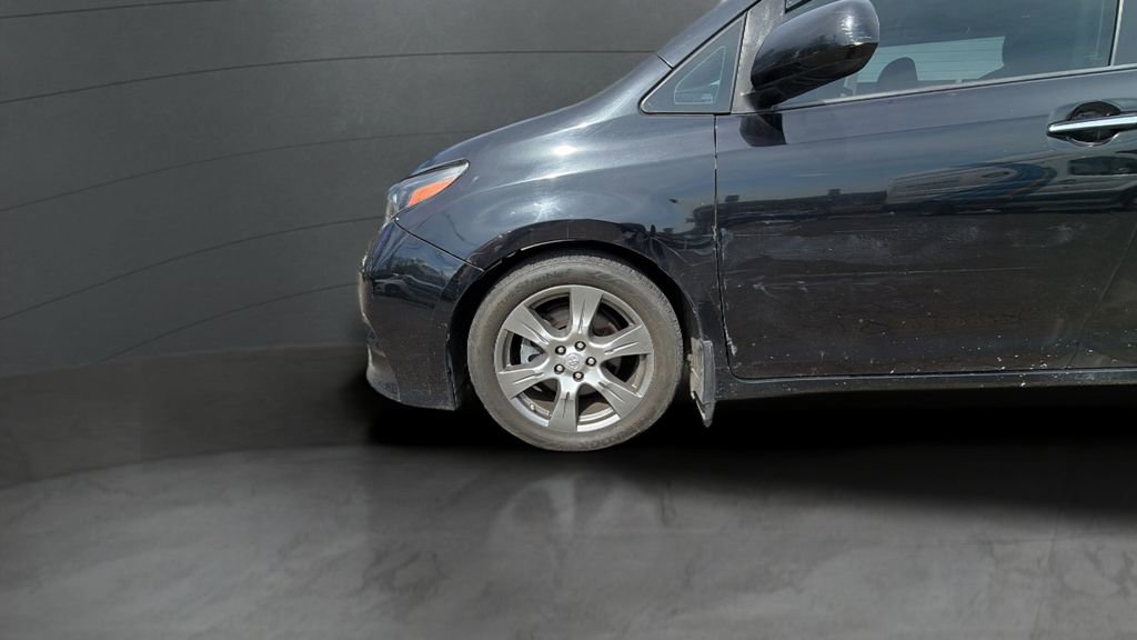 Used 2017 Toyota Sienna SE Premium FWD image 16