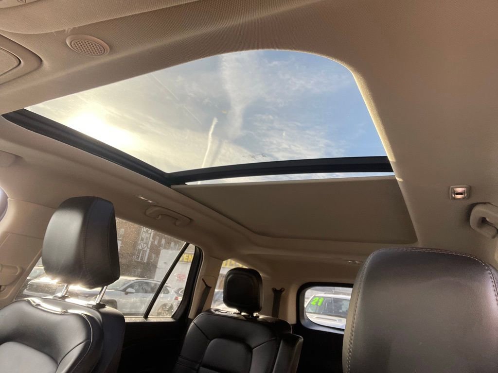 Used 2023 Lincoln Aviator AWD w/ Premium Package image 20