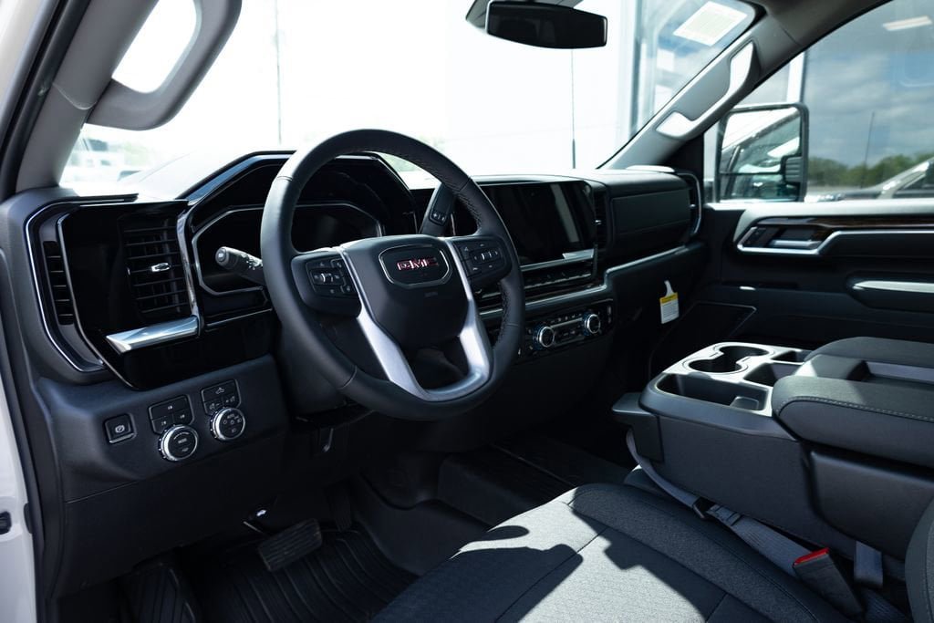 New 2026 GMC Sierra 2500 SLE AWD/4WD image 13