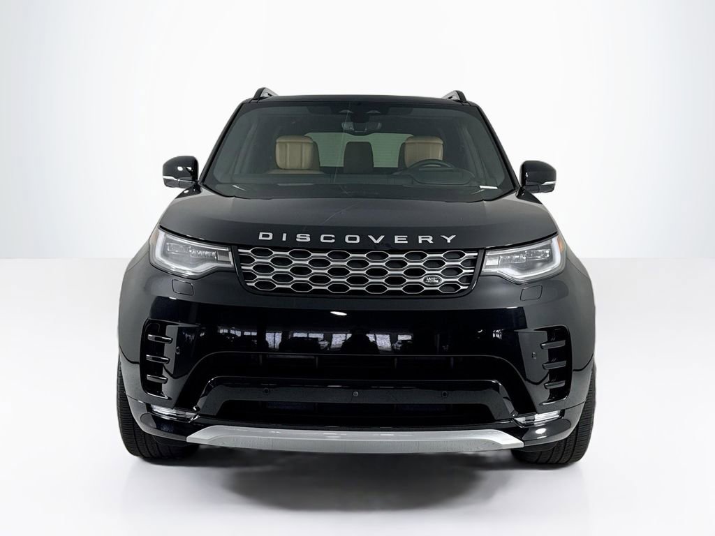Used 2024 Land Rover Discovery Metropolitan Edition image 8